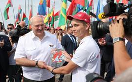241248,32 Лукашенко принял участие в торжественном мероприятии на Кургане Славы_result